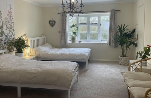 Eleighwater House | Lovely 5-Bed House near Ilminster and for Families