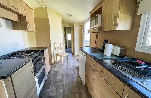 Louth House | Lovely 6 berth caravan at Sunnydale Holiday Park ref 35375S