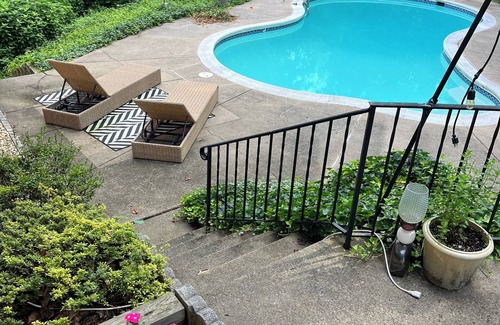 West Falls Church House | Lovely 6B Home w POOL on Wooded Lot 20 Minutes From DC