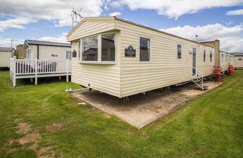 Walton on the Naze House | Lovely 8 berth caravan at Naze Marine in Essex ref 17337BR