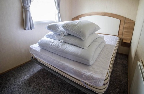Walton on the Naze House | Lovely 8 berth caravan at Naze Marine in Essex ref 17337BR