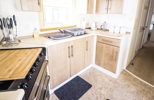 Louth House | Lovely 8 berth caravan for hire at Sunnydale Park in Skegness ref 35001JW
