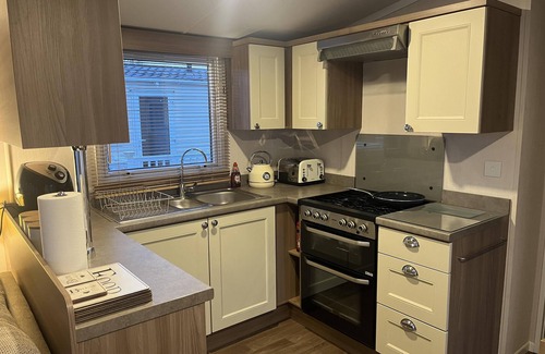 Caister-on-Sea House | Lovely 8 berth caravan with large decking area in Caister, Norfolk ref 65055EB