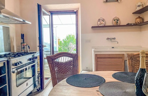 Cologna Spiaggia Villa | Lovely apartment in villa with hot tub, pool, WIFI, A/C, TV, patio, pets allowed, panoramic view