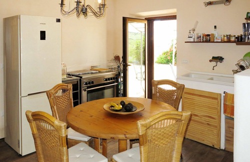 Cologna Spiaggia Villa | Lovely apartment in villa with hot tub, pool, WIFI, A/C, TV, patio, pets allowed, panoramic view