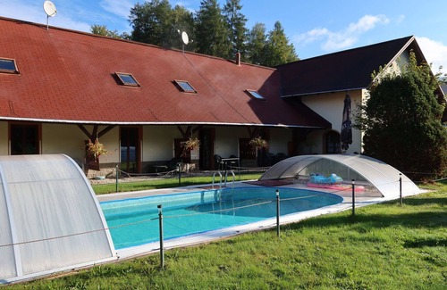 Desna Apartment | Lovely apartment for 4 people with pool, WIFI, TV, patio and parking