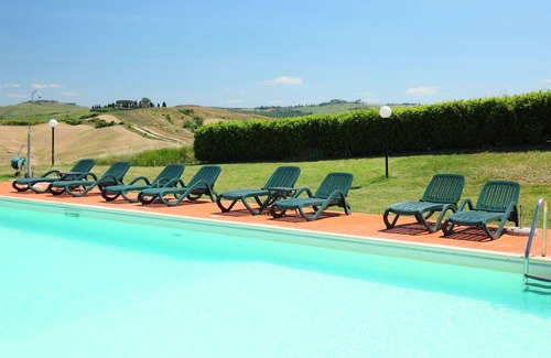 Ponte di Gabbiano Villa | Lovely apartment in villa for 4 guests with WIFI, pool, TV, pets allowed and parking, close to S...