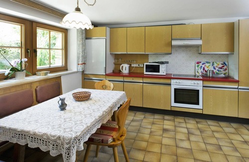 Hart im Zillertal House | Lovely apartment in villa for 15 people with WIFI, TV, patio, pets allowed and parking