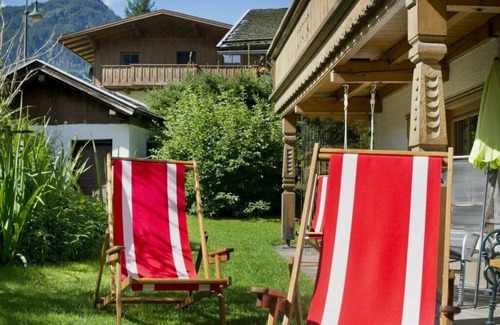 Hart im Zillertal House | Lovely apartment in villa for 15 people with WIFI, TV, patio, pets allowed and parking