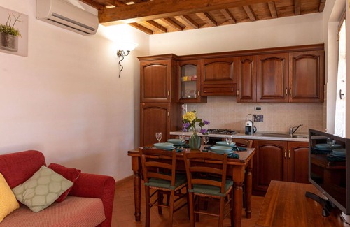 Massa Marittima House | Lovely apartment in villa for 6 people with WIFI, A/C, TV, terrace, pets allowed and parking