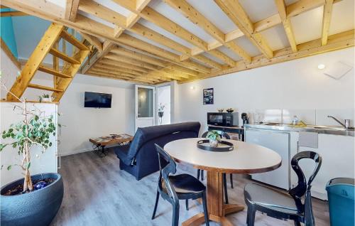 Neuilly-le-Vendin Apartment | Lovely Apartment In Neuilly Le Vendin