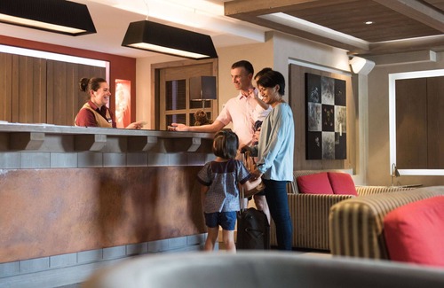 Montgenevre Apartment | Lovely apartment for 4 people with pool, WIFI, hot tub, TV, balcony, pets allowed and parking