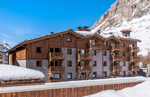 Val-d'Isere Apartment | Lovely apartment for 4 guests with WIFI, hot tub, pool, TV, balcony and parking