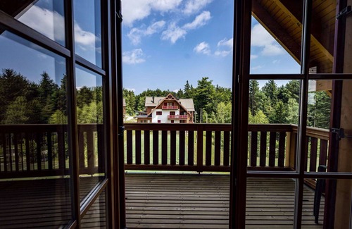 Hocko Pohorje Apartment | Lovely apartment for 11 people with WIFI, pool, TV, patio, pets allowed and panoramic view