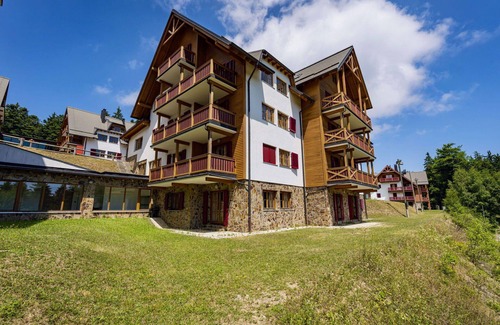 Hocko Pohorje Apartment | Lovely apartment for 11 people with WIFI, pool, TV, patio, pets allowed and panoramic view