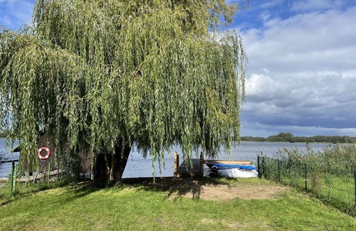 Wustrow Apartment | Lovely apartment for 6 people with WIFI, TV, terrace, pets allowed and parking