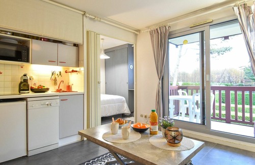 Benerville-sur-Mer Apartment | Lovely apartment for 2 guests with WIFI, TV, balcony and parking