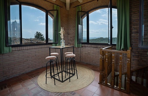 San Gimignano Apartment | Lovely apartment for 10 people with WIFI, pool, A/C and panoramic view, close to San Gimignano