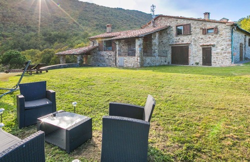 Montieri Apartment | Lovely apartment for 4 people with WIFI, TV, terrace, pets allowed and parking