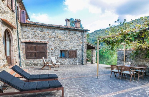 Montieri Apartment | Lovely apartment for 4 people with WIFI, TV, terrace, pets allowed and parking