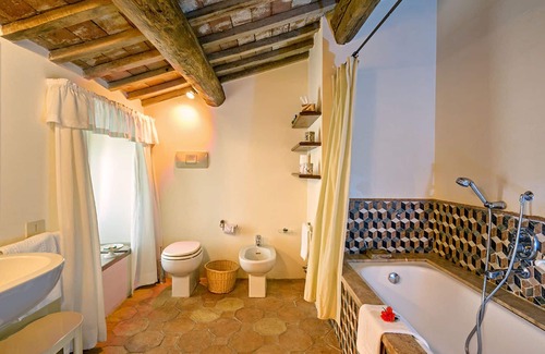 Umbertide Apartment | Lovely apartment for 4 people with WIFI, A/C, pool, TV, panoramic view and parking