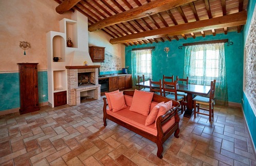 San Brizio Apartment | Lovely apartment for 4 guests with pool, WIFI, TV, pets allowed and parking, close to Spoleto