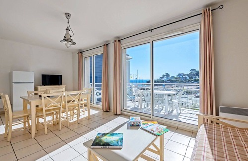 Saint-Mathieu Apartment | Lovely apartment for 8 people with pool, TV, balcony and parking