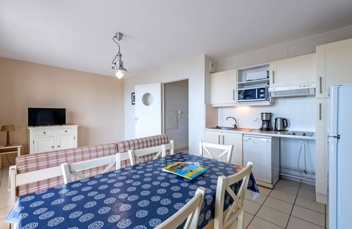 Saint-Mathieu Apartment | Lovely apartment for 8 people with pool, TV, balcony and parking