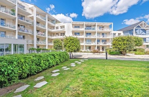 Saint-Mathieu Apartment | Lovely apartment for 8 people with pool, TV, balcony and parking