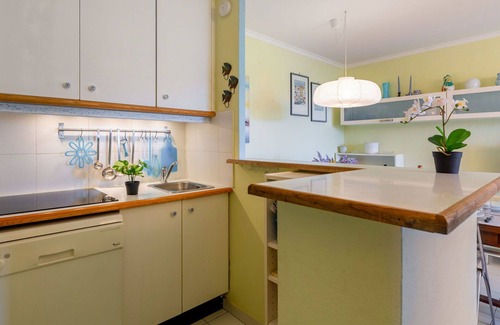 Cap Esterel Apartment | Lovely apartment for 5 guests with WIFI, A/C, pool, TV, patio, pets allowed and parking
