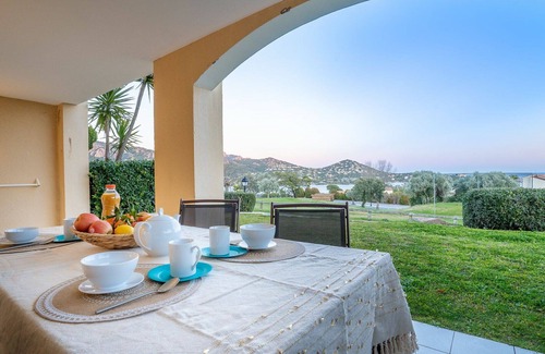 Cap Esterel Apartment | Lovely apartment for 5 guests with WIFI, A/C, pool, TV, patio, pets allowed and parking