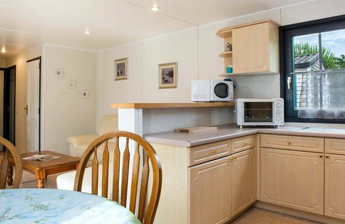 Les Cabanes de Fleury House | Lovely apartment in villa for 6 guests with WIFI, A/C, pool, TV, terrace, pets allowed and parking