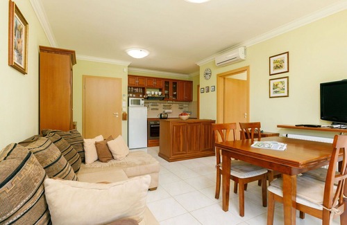 Balatonoszod Apartment | Lovely apartment for 5 people with WIFI, A/C, TV, patio and parking