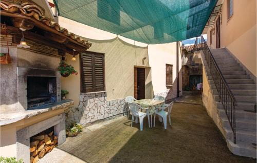 Bregi Apartment | Lovely Apartment In Bregi With Wifi