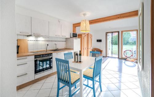 Barhoft Apartment | Lovely Apartment In Klausdorf With Wifi