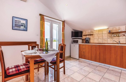 Brzac Apartment | Lovely apartment in Krk with WiFi