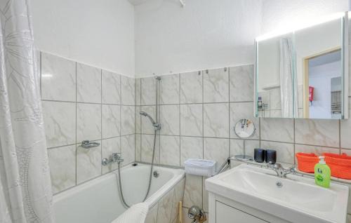 Schleswig Apartment | Lovely Apartment In Schleswig With Wifi