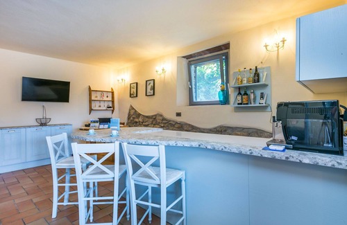 Castagneto Carducci Villa | Lovely apartment in villa for 5 guests with WIFI, A/C, pool, TV, patio and pets allowed
