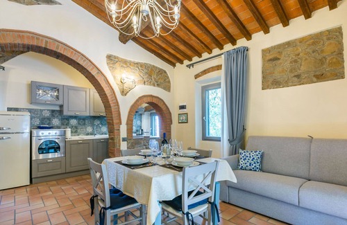 Castagneto Carducci Villa | Lovely apartment in villa for 5 guests with WIFI, A/C, pool, TV, patio and pets allowed