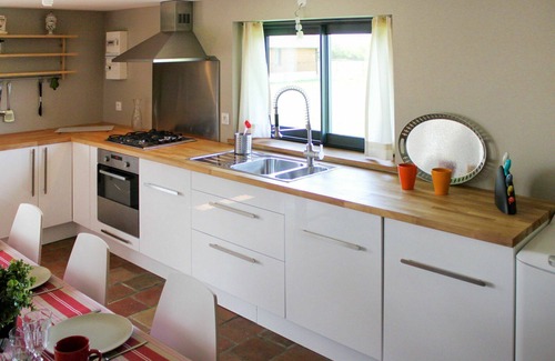 Victot - Pontfol House | Lovely apartment in villa for 6 people with pool, WIFI, TV, patio and pets allowed