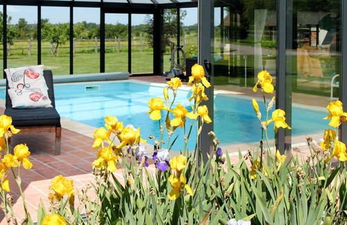 Victot - Pontfol House | Lovely apartment in villa for 6 people with pool, WIFI, TV, patio and pets allowed