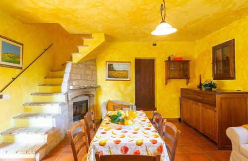 Casalbordino House | Lovely apartment in villa for 6 guests with WIFI, pool, TV and terrace