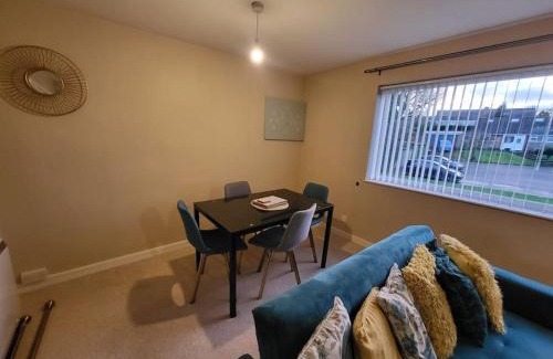 Sutton Coldfield Apartment | Lovely apartment with free parking & Wi-Fi