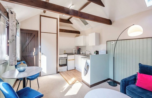 Colchester Cottage | Lovely barn in a beautiful setting with swimming pool.