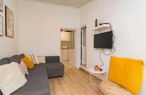Santa Engracia Apartment | Lovely & Bright Family Flat W/Patio