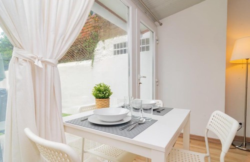 Santa Engracia Apartment | Lovely & Bright Family Flat W/Patio