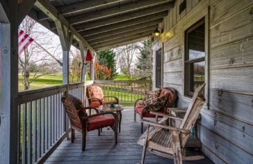 Crossville Cabin | Lovely cabin near Cumberland Mtn State Park, Nice kitchen & living spaces