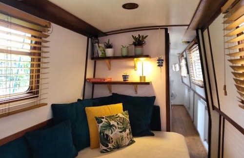 Westbourne Green Boat Rental | Lovely Canal Boat in Little Venice for Family & Friends