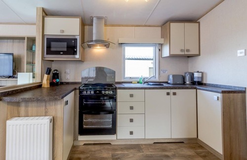 Corton House | Lovely caravan at Azure Seas nearby the beautiful beach ref 32038AZ