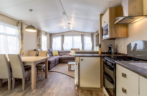 Corton House | Lovely caravan at Azure Seas nearby the beautiful beach ref 32038AZ